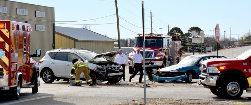 Michael Burchfiel/Herald-Leader Firefighters and EMS crews responded to a two-car collision at the intersection of Kenwood Street and South Lincoln Street on Tuesday morning.