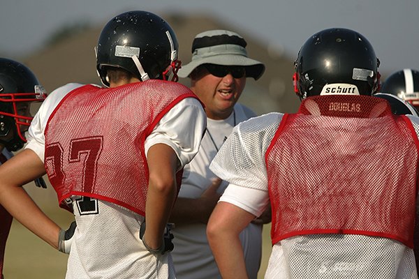 Tony Travis is expected to be named head coach at Rogers Heritage after spending seven seasons at Pea Ridge. 