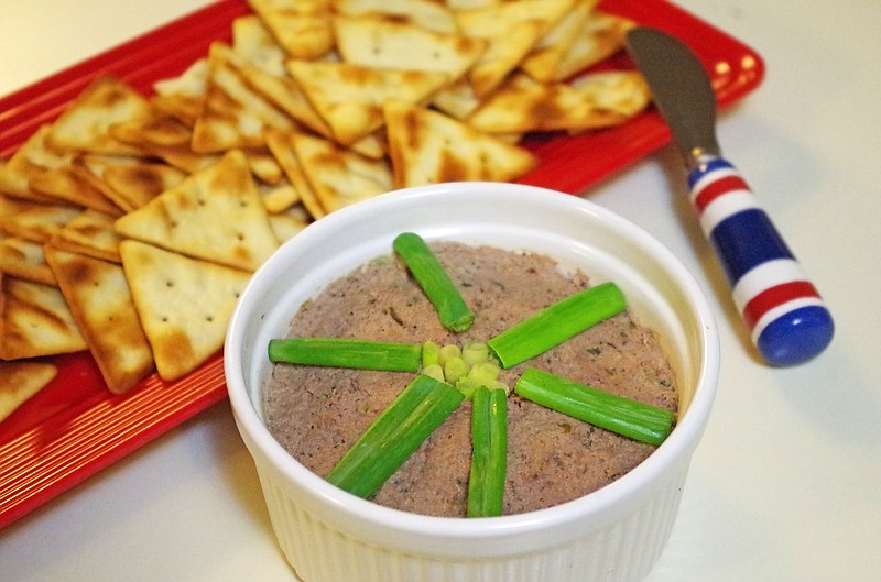 Paloma, or dove, pâté is easily made with boneless mourning-dove breasts, butter, cream, green onions and seasonings. A food processor provides a quick means for combining the ingredients to make a scrumptious appetizer.