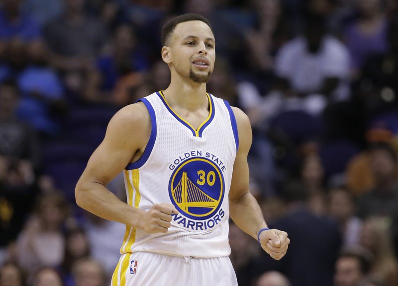 Golden State Warriors’ Stephen Curry reacts Wednesday to a shot during the second half against the Phoenix Suns in Phoenix.