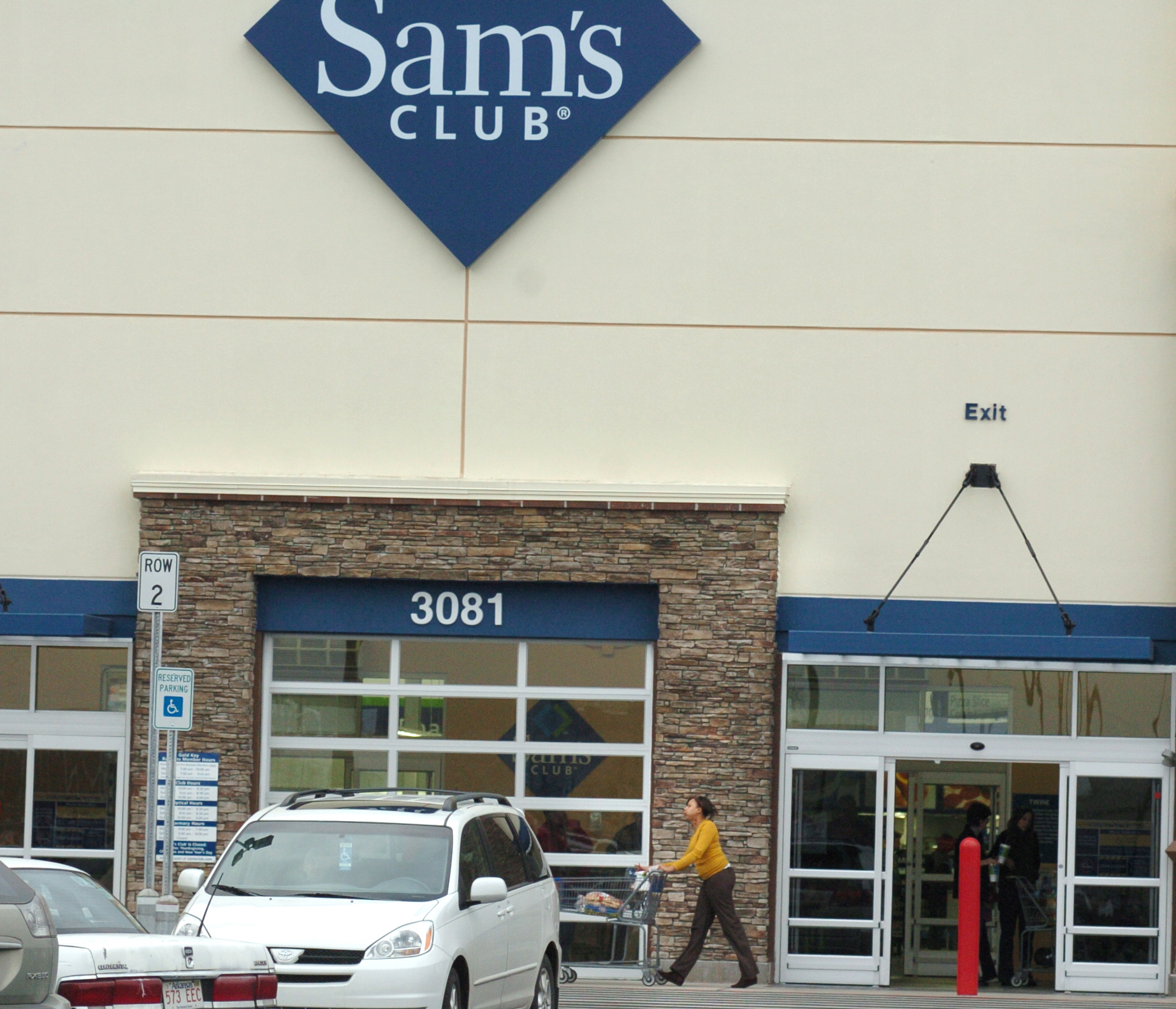 Baby born at Fayetteville Sam's Club