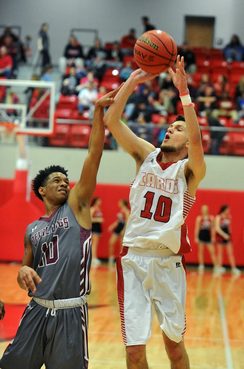 Basketball Farmington girls cling to playoff hopes