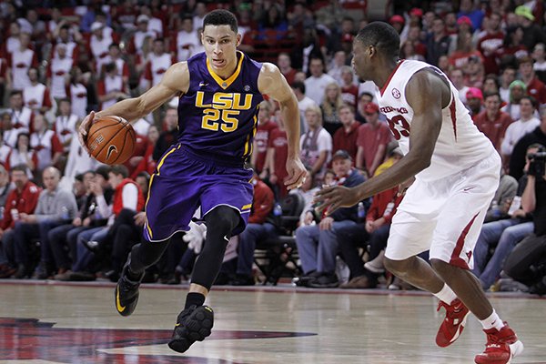 Arkansas' Moses Kingsley, right, defends LSU's Ben Simmons (25) during the second half of an NCAA college basketball game Tuesday, Feb. 23, 2016, in Fayetteville, Ark. Arkansas won 85-65. (AP Photo/Samantha Baker)
