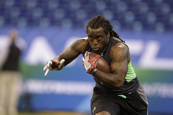 Arkansas running back Alex Collins runs a drill at the NFL football scouting combine in Saturday, Feb. 27, 2016, in Indianapolis. (AP Photo/Darron Cummings)
