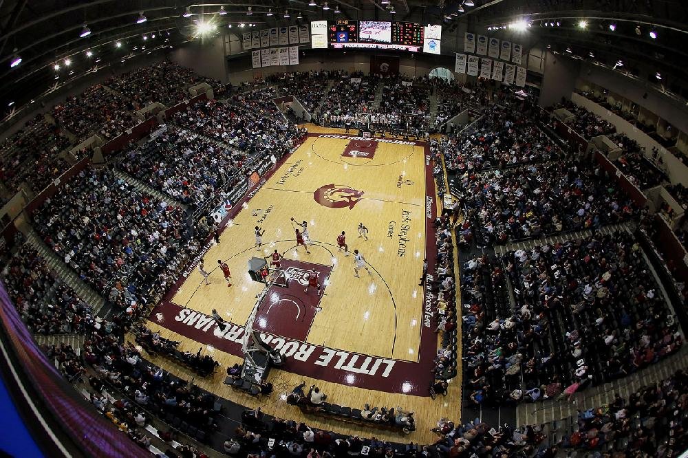 Roar of the Trojans: UALR men hit 27-3 in front of 5,619