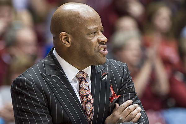 Arkansas coach Mike Anderson grimaces after a call went against the team during an NCAA college basketball game against Alabama on Wednesday, March 2, 2016, in Tuscaloosa, Ala. (Vasha Hunt/AL.com via AP)
