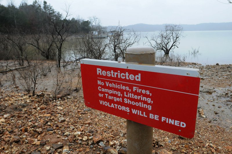 The Army Corps of Engineers will hold meetings regarding its review of the Beaver Lake shoreline plan.