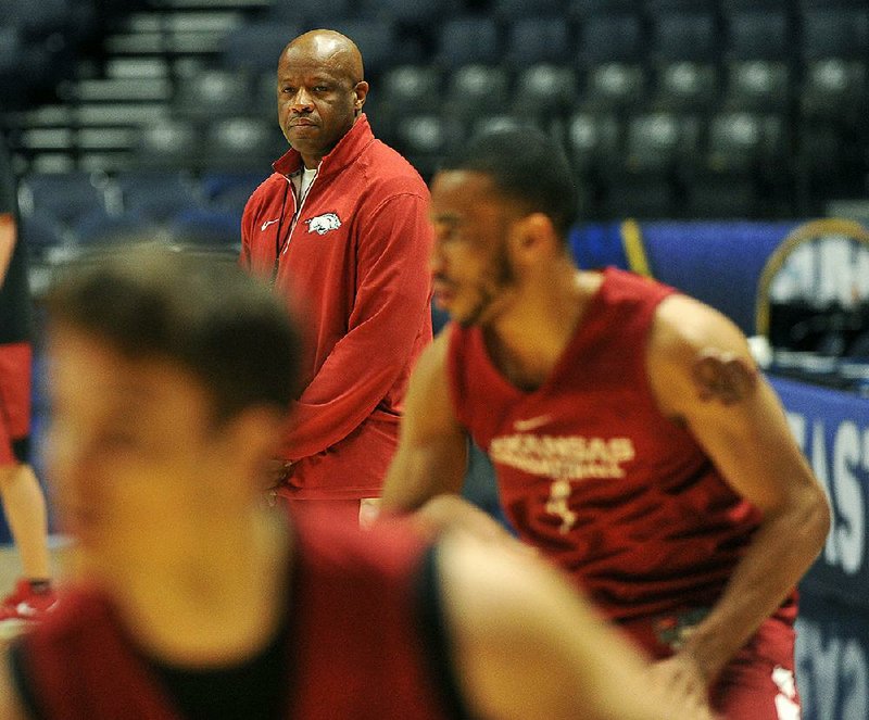 NWA Democrat-Gazette/MICHAEL WOODS ‚Ä¢ @NWAMICHAELW
University of Arkansas coach Mike Anderson works with his team during practice Wednesday, March 9, 2016 at Bridgestone Arena in Nashville as the Razorbacks prepare for the first game of the SEC basketball tournament in Nashville. 