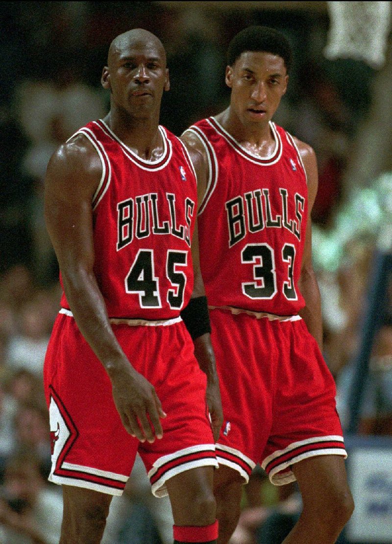 Former Chicago forward Scottie Pippen (right) thinks he and fellow Hall of Famer Michael Jordan and the rest of
the 1995-1996 Bulls could easily handle the present day Golden State Warriors.