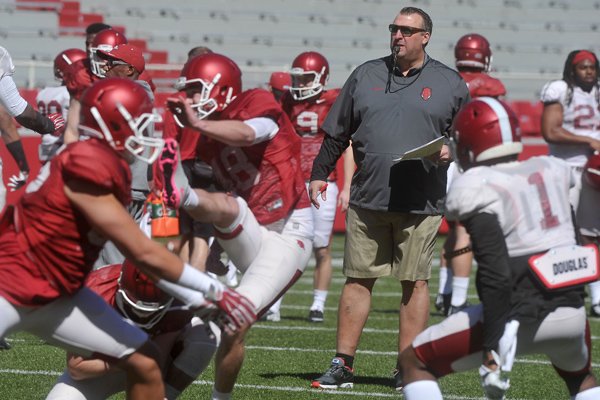 Elite junior college DE includes Hogs on list