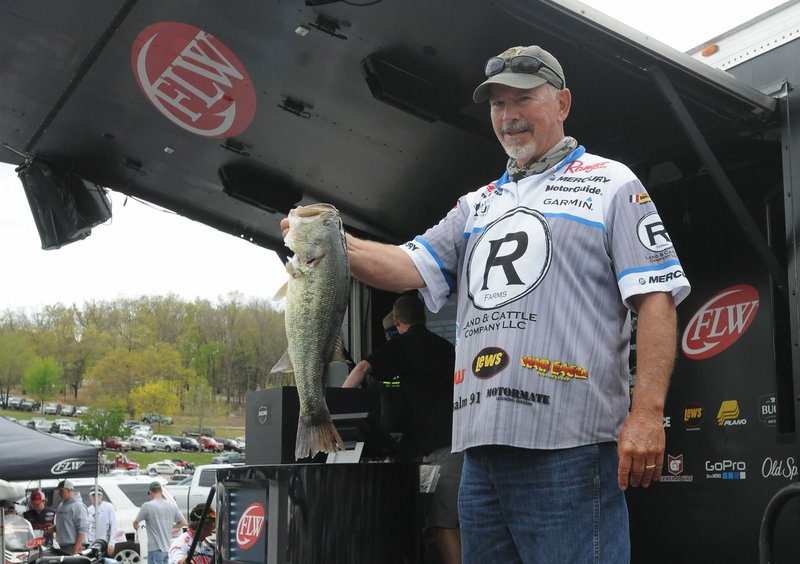 Darrel Robertson of Jay, Okla., is in first place among pro division anglers going into today’s semifinal round of the Walmart FLW Tour bass tournament at Beaver Lake.