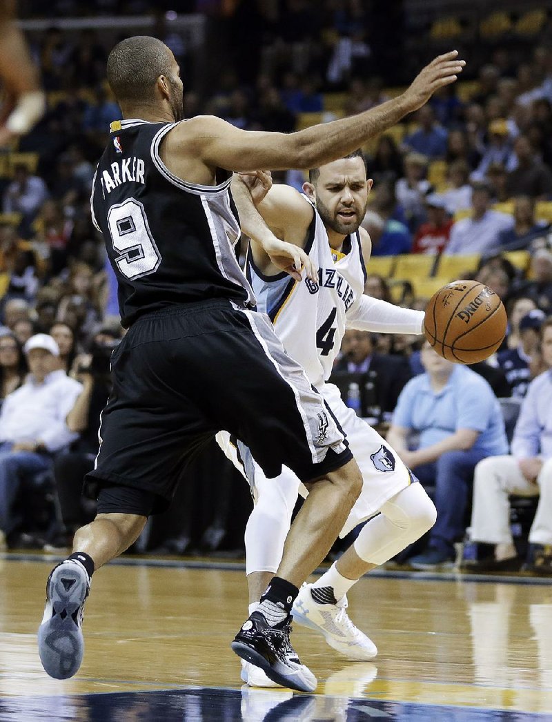 Memphis guard Jordan Farmar (right) tries to get around San Antonio defender Tony Parker during Friday’s NBA playoff game. The Spurs pulled away for a 96-87 victory to take a 3-0 lead in their Western Conference first-round series.