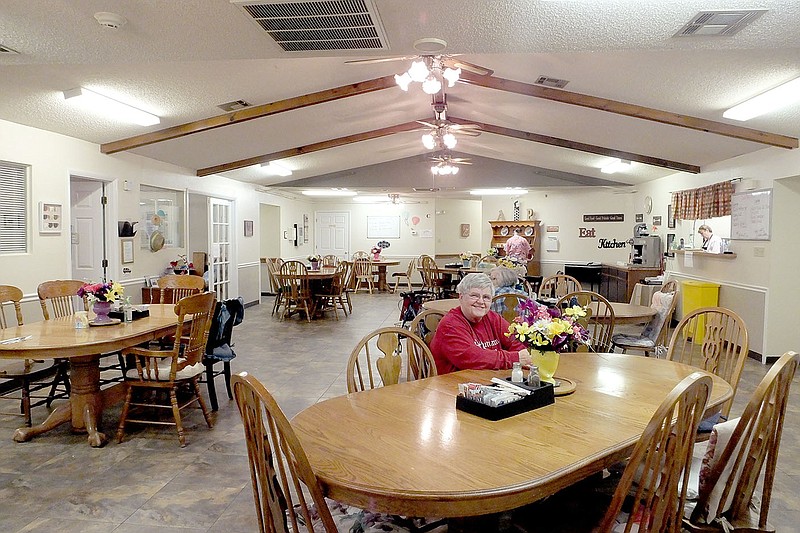 Lynn Atkins/The Weekly Vista The dining room at Autumn Place has a country feel.