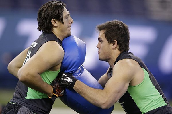 Arkansas tight end Hunter Henry, right, and Stanford tight end Austin Hooper run a drill at the NFL football scouting combine on Saturday, Feb. 27, 2016, in Indianapolis. (AP Photo/Darron Cummings) 