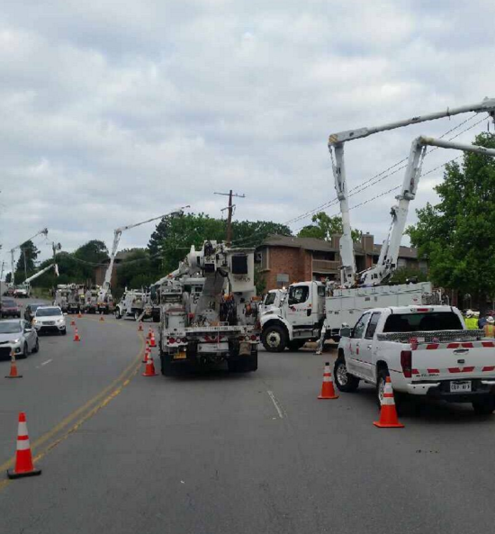 Entergy crews are working to restore power in west Little Rock after a car crashed into a utility pole, causing more than 2,600 power failures Tuesday morning. 