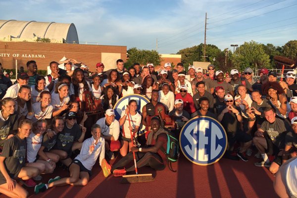 The Arkansas men's and women's track & field and cross country programs each completed the triple crown Saturday, May 14, 2016, in Tuscaloosa, Ala.