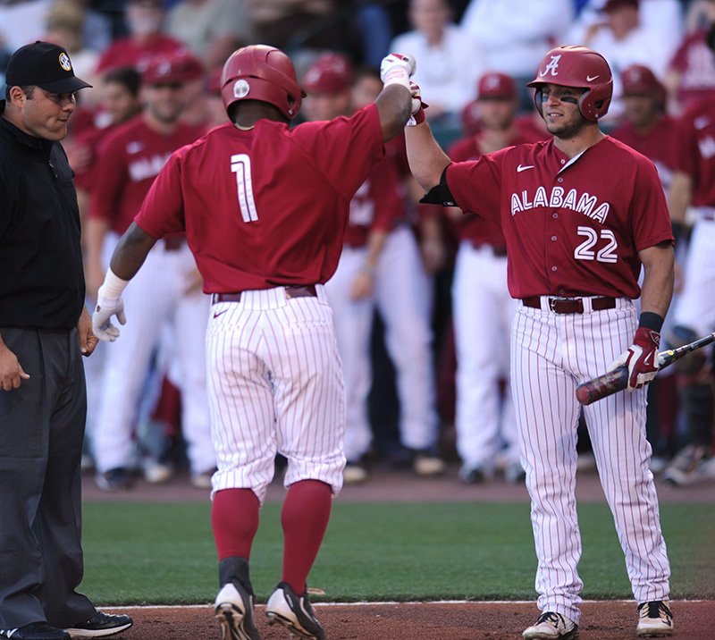 Crimson Tide batters Taccolini, Razorbacks