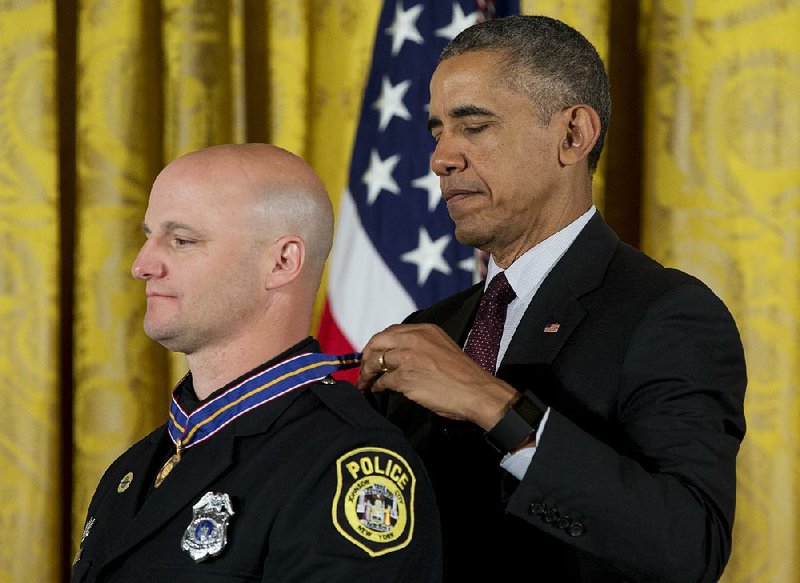 13 Medals Of Valor Go To Officers Across U S Northwest Arkansas 13-medals-of-valor-go-to-officers-across-u-s-northwest-arkansas