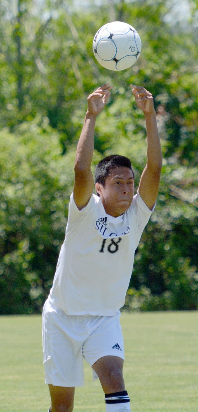 Bud Sullins/Special to the Herald-Leader Siloam Springs sophomore Alejandro Telles throws the ball in against Benton during the Class 6A state semifinals Saturday.