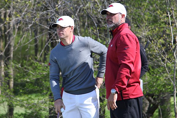 Arkansas coach Brad McMakin, right, talks with senior Taylor Moore during the final round of an NCAA regional on Wednesday, May 18, 2016, at Blackwolf Run Meadow Valleys golf course in Kohler, Wis.
