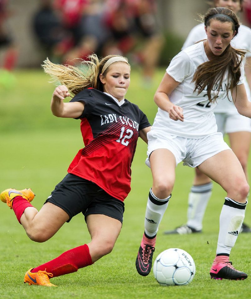 Rachel Prochazka (left) of Russellville tries to steal the ball from Audrey Maxwell of Siloam Springs during Friday’s Class 6A girls soccer state championship game.
