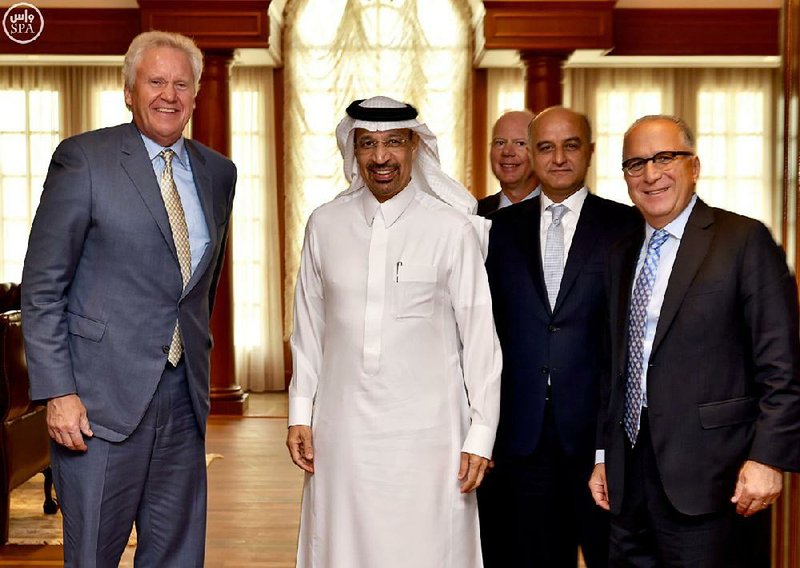 Khalid al-Falih (center), Saudi Arabia’s energy minister and chairman of the Saudi Arabian Oil Co., pauses Monday after a meeting with General Electric CEO Jeffrey Immelt (left) and others in Jiddah.