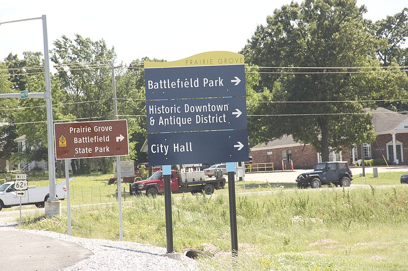 LYNN KUTTER ENTERPRISE-LEADER Prairie Grove&#8217;s new wayfinding sign points visitors to the state park, antique shops and City Hall. Local merchants say they appreciate the new sign.