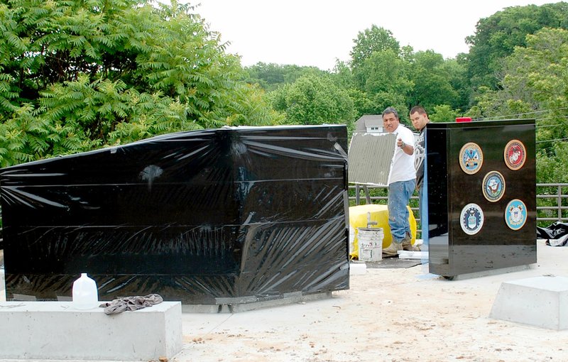 Janelle Jessen/Herald-Leader Construction workers put the finishing touches on the KIA Memorial on May 23.
