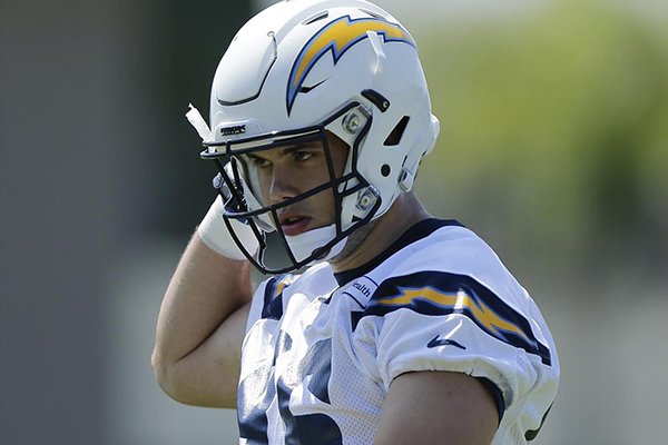San Diego Chargers rookie tight end Hunter Henry trains during an NFL football rookie training camp Friday, May 13, 2016, in San Diego. (AP Photo/Gregory Bull)