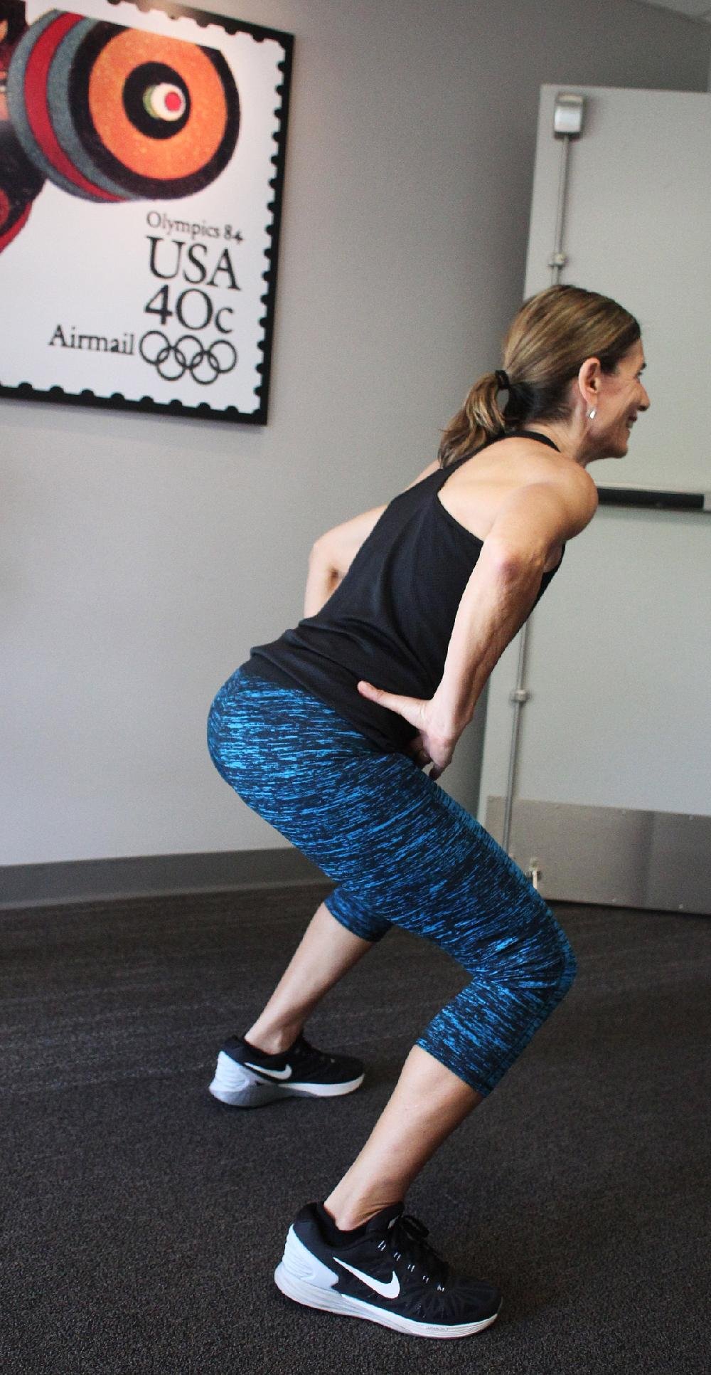 Squats, with a twist, help to build strong core