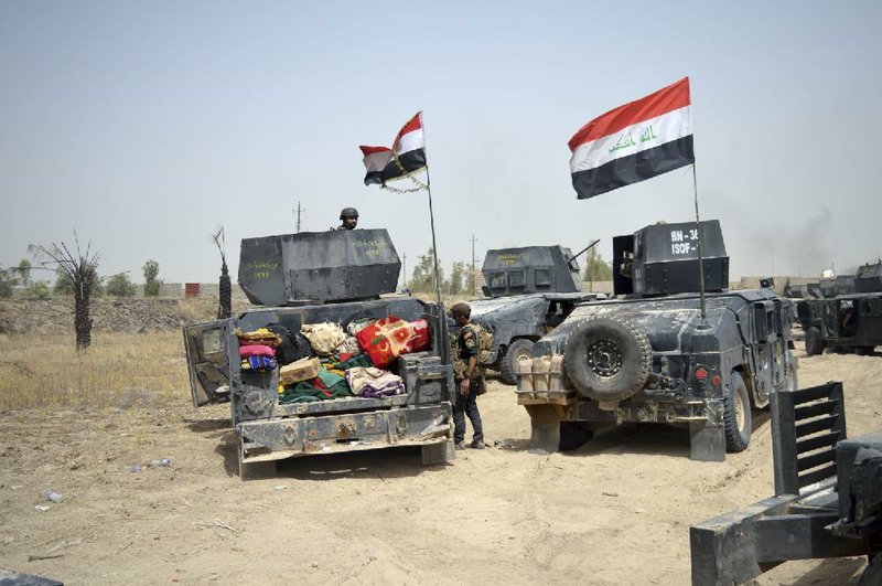 Iraqi counterterrorism forces enter the Shuhada neighborhood of the Islamic State-controlled city of Fallujah, Iraq, on Sunday.