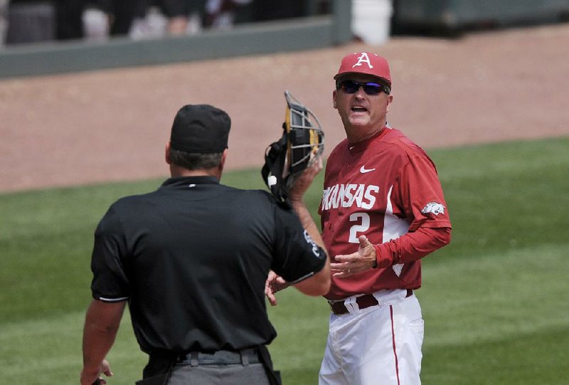 NWA Democrat-Gazette/BEN GOFF @NWABENGOFF
Dave Van Horn, Arkansas coach, has an exchange with home plate umpire Barry Chambers after an Alabama runner was called save at first in the 5th inning on Sunday May 15, 2016 during the game in Baum Stadium in Fayetteville. 