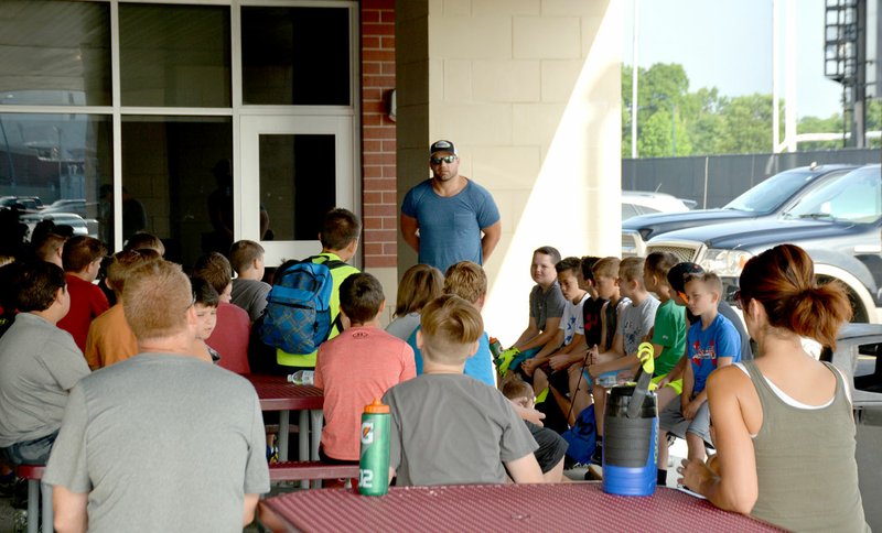 Michael Burchfiel/Herald-Leader Kids at the Siloam Springs 2016 football camp gathered around to hear from former NFL-great Peyton Hillis. Hillis played for the Arkansas Razorbacks before playing seven seasons for NFL teams including the Browns and Giants.