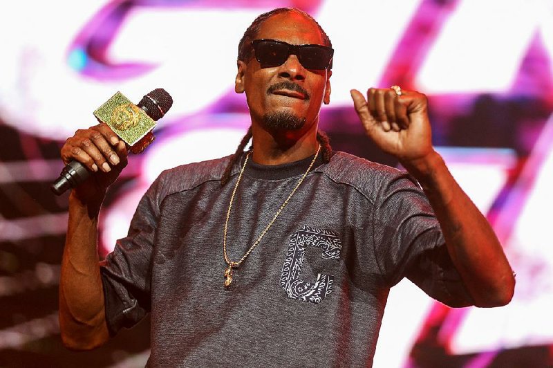 Rapper Snoop Dogg and one of his side businesses are drawing some negative attention from the NHL’s Toronto Mapel Leafs, who claim the logo used for Leafs by Snoop is too much like the team’s logo.