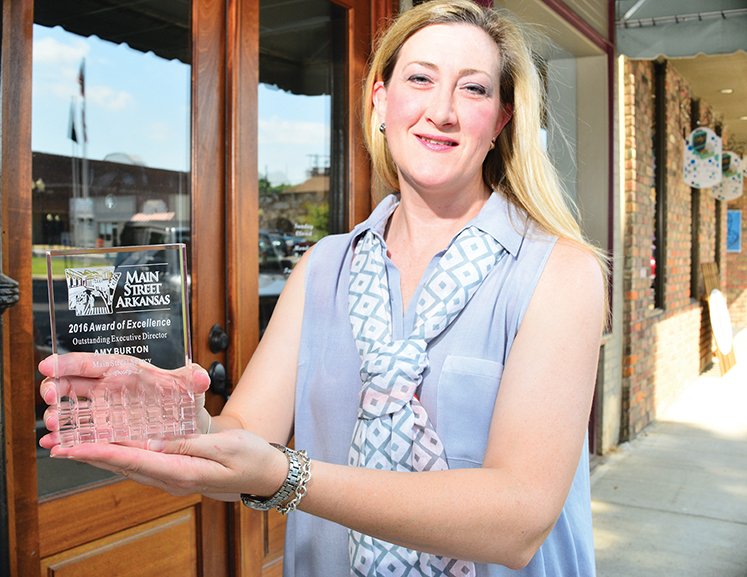 Amy Burton, executive director of Main Street Searcy, recently received the Outstanding Executive Director Award from Main Street Arkansas, a preservation-
based economic development program. Main Street Arkansas directors from across the state voted on the winner of the award.