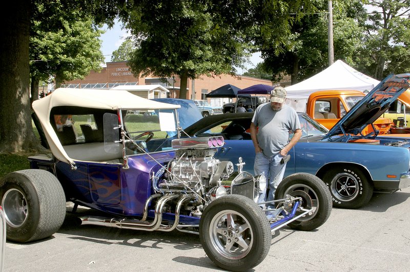 Frank Birmingham of West Fork admires a 1923 Ford T-Bucket owned by Hugh Ritchins of Winslow. Birmingham said he is working on his own T-Bucket at home but it is not ready to be shown yet.