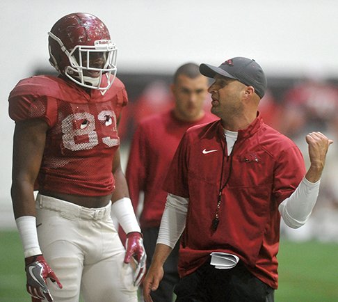 NWA Democrat-Gazette/Michael Woods UP SPRINGS SPRINKLE: Arkansas assistant coach Barry Lunney Jr. works with tight end Jeremy Sprinkle (83) during practice April 5 in Fayetteville. With Mackey Award-winning Hunter Henry departed for the NFL, Sprinkle is ready to be the Razorbacks' No. 1 tight end after catching six touchdown passes a year ago.