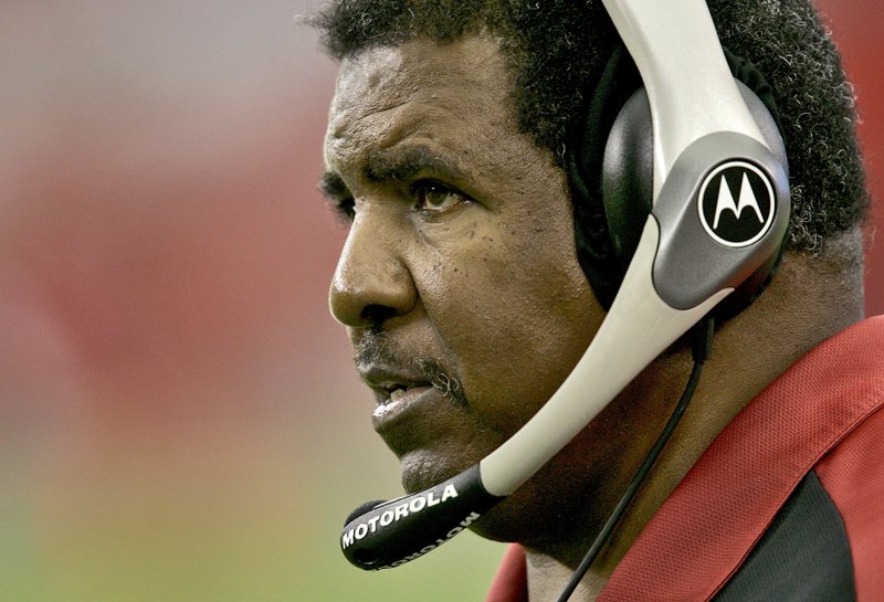 The Associated Press TRAILBLAZING COACH: Dennis Green, an NFL head coach with the Arizona Cardinals and Minnesota Vikings, dies at age 67. He is pictured watching from the sidelines as the Cardinals play the Detroit Lions Nov. 19, 2006.