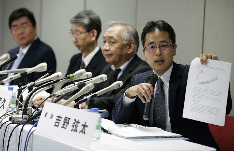 Attorney Genta Yoshino (right), a member of a special investigating committee, speaks Tuesday during a news conference at Mitsubishi headquarters in Tokyo, where he answered questions about an investigation into the company’s fuel-economy manipulation scandal. 