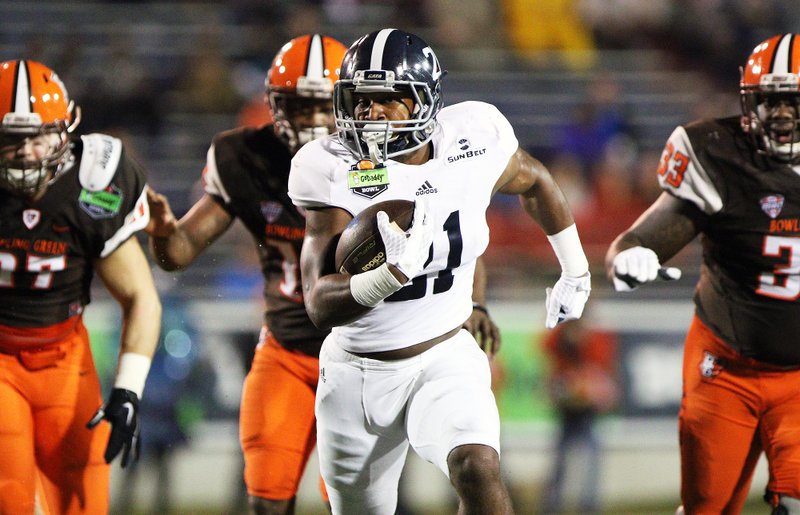 Georgia Southern running back Wesley Fields (21) out runs Bowling Green defenders for a touchdown during the first half of the GoDaddy Bowl on Wednesday, Dec. 23, 2015, in Mobile, Ala. 