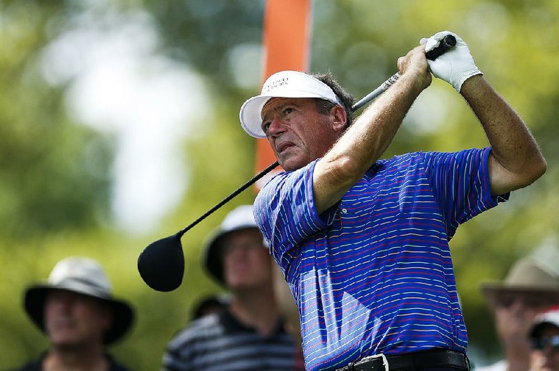 Joey Sindelar shot a 66 in the second round of the U.S. Senior Open and leads Billy Mayfair by one stroke at Scioto Country Club in Columbus, Ohio.