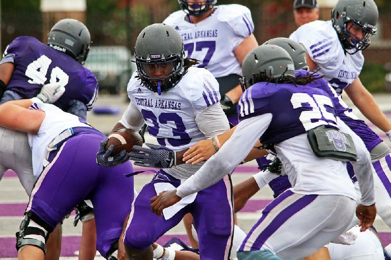 Central Arkansas running back Carlos Blackmon looks for room between defenders during the Bears’ scrimmage Saturday. 