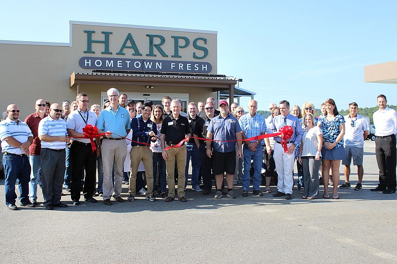 MEGAN DAVIS MCDONALD COUNTY PRESS Representatives from Harps Food Stores, associates from the Anderson branch, and members of the Anderson Betterment Club welcome the new grocer to the neighborhood with a ribbon-cutting ceremony on Wednesday.