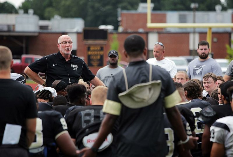 Harding Coach Ronnie Huckeba is set to retire at the end of the season after spending 31 years on the team’s staff, but he believes the Bisons will be in good shape when assistant coach Paul Simmons takes over the program. 