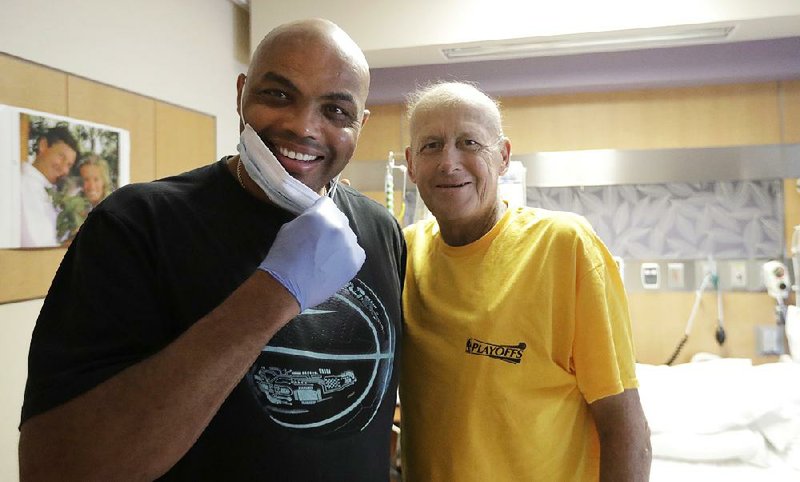 TNT analyst Charles Barkley ignored his doctor’s advice and traveled from Phoenix to Houston to visit colleague Craig Sager, who just underwent his third bone marrow transplant as he continue to battle acute myeloid leukemia. 