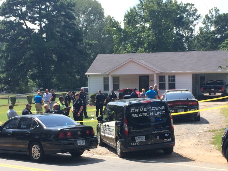 Little Rock police at 6520 Mabelvale Pike investigating a homicide Monday, Sept. 5, 2016.