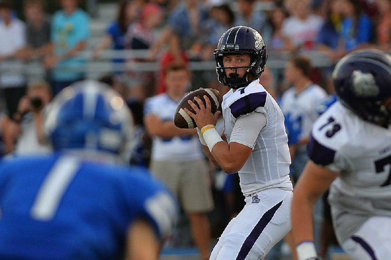 Fayetteville quarterback Taylor Powell completed 17 of 29 passes for 212 yards and 3 touchdowns and rushed for 2 more touchdowns in the Bulldogs’ 43-10 victory over Bryant.