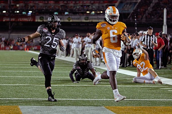 Record-crowd watches Tennessee top Virginia Tech | Whole Hog Sports