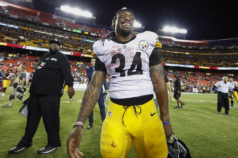 Pittsburgh Steelers running back DeAngelo Williams was criticized by a Maryland waitress for his tip on his bill. Williams defended the tip on social media and on Monday, rushed for 143 yards and 2 touchdowns in the Steelers’ 38-16 victory over the Washington Redskins. 