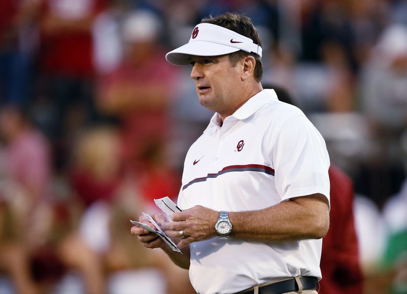 Oklahoma football coach Bob Stoops retires at 56